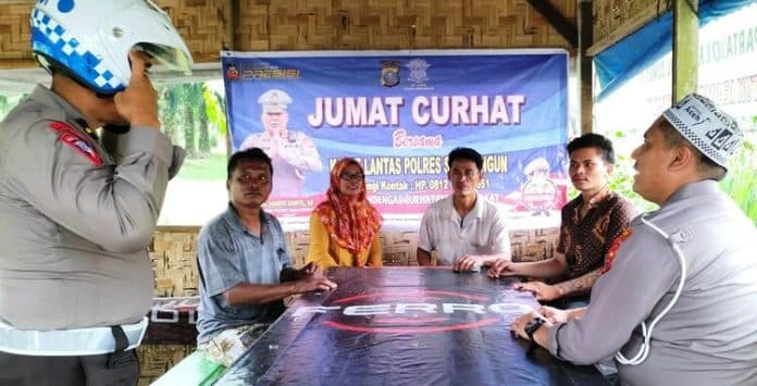 adakan_jumat_curhat_kasat_lantas_polres_simalungun_sosialisasikan_tilang_elektronik