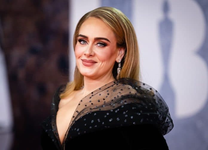 adele_isyaratkan_vakum_bernyanyi_untuk_waktu_yang_lama