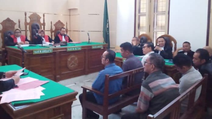 adik_mantan_bupati_batu_bara_dan_4_rekannya_didakwa_terima_suap_rp2_miliar_seleksi_pppk