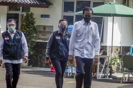 agar_bisa_capai_herd_immunity_jokowi_instruksikan_70_persen_penduduk_harus_divaksin