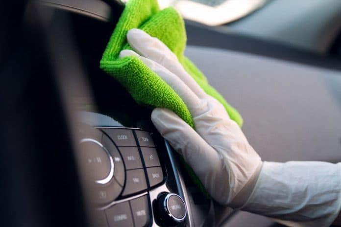 agar_tak_jadi_sarang_kuman_ini_cara_aman_bersihkan_kabin_mobil