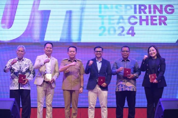 agus_fatoni_terima_dua_penghargaan_di_bidang_pendidikan
