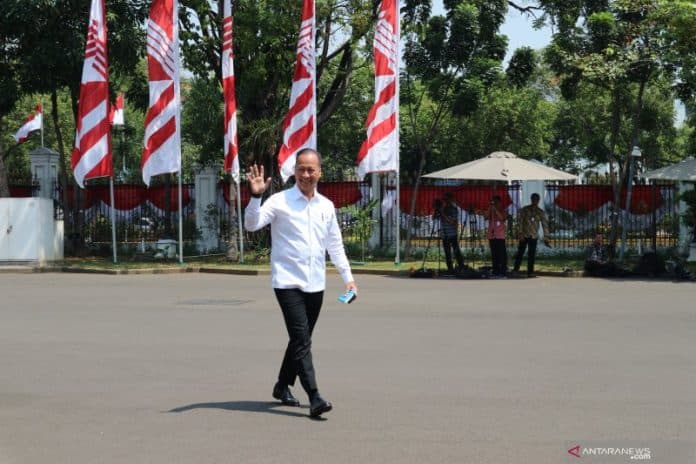 agus_gumiwang_kartasasmita_tiba_di_istana_kepresidenan