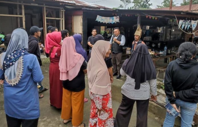 air_bawah_tanah_bercampur_bbm_di_sinaksak_masyarakat_nantikan_kedatangan_ditjen_migas