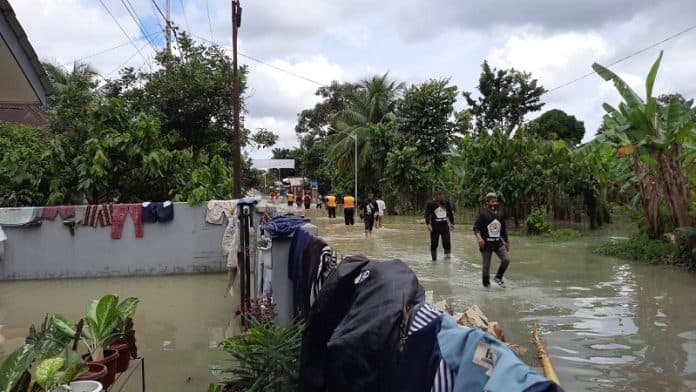 air_genangi_30_rumah_di_simpang_karang_sari_belum_surut_korban_teriak_mohon_bantuan