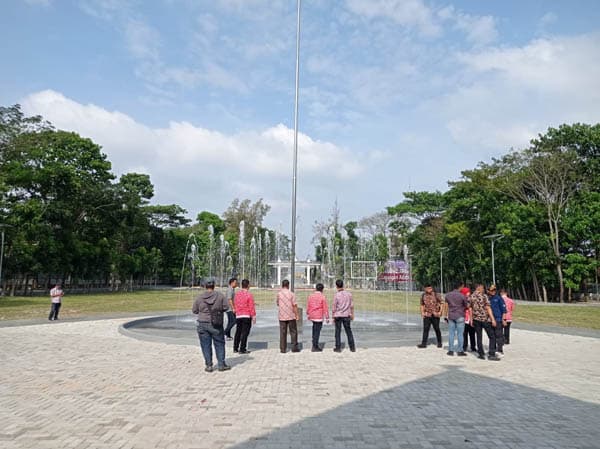 air_mancur_di_lapangan_adam_malik_siantar_segera_beroperasi