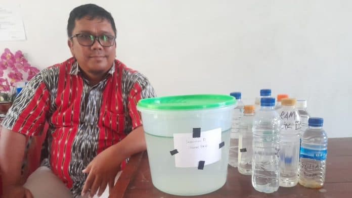 air_sumur_diduga_bercampur_pertalite_di_sinaksak_warga_tak_ada_respon_pemerintah_setempat