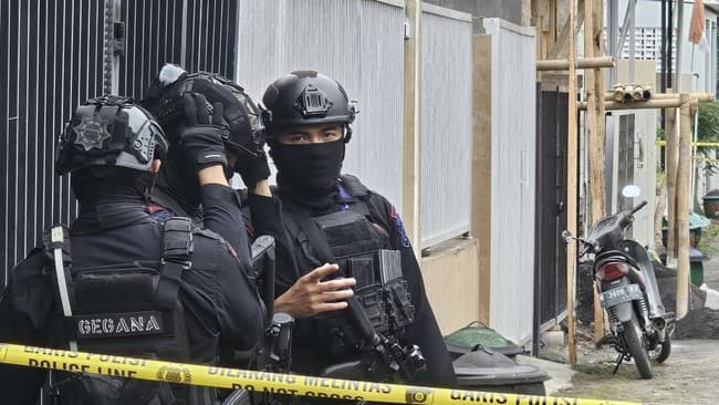 airsoft_gun_dan_bahan_peledak_disita_densus_88_terduga_teroris_jakbar_berafiliasi_jaringan_isis