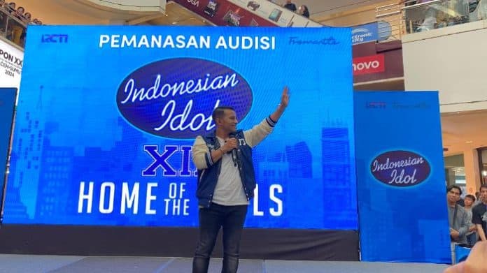 ajang_cari_bakat_judika_beri_wejangan_peserta_audisi_indonesian_idol_di_medan