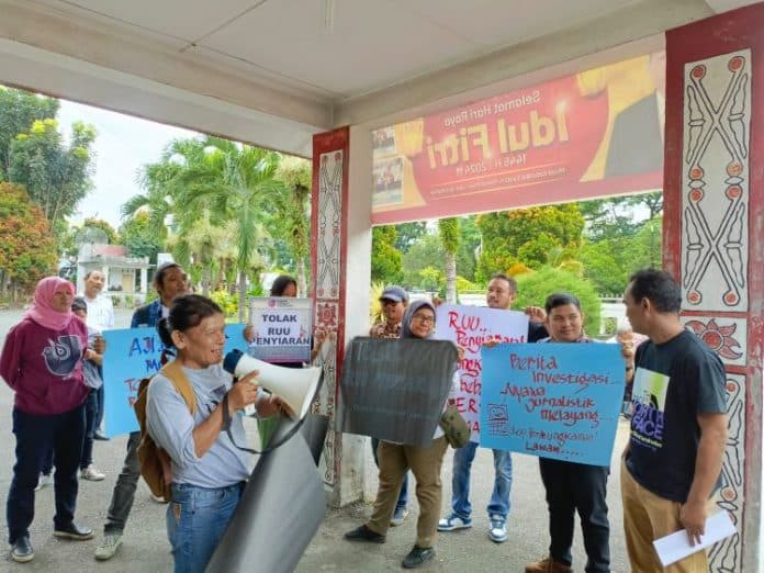 aji_medan_gelar_aksi_di_depan_gedung_dprd_siantar