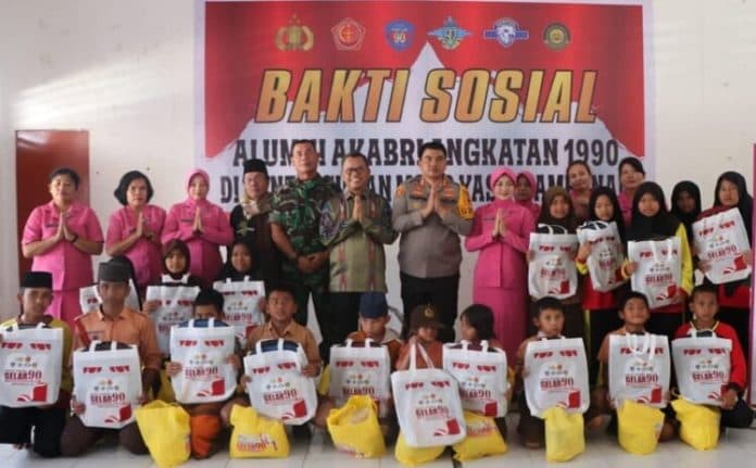 akabri_angkatan_1990_gelar_baksos_polres_toba_berbagi_ke_panti_asuhan