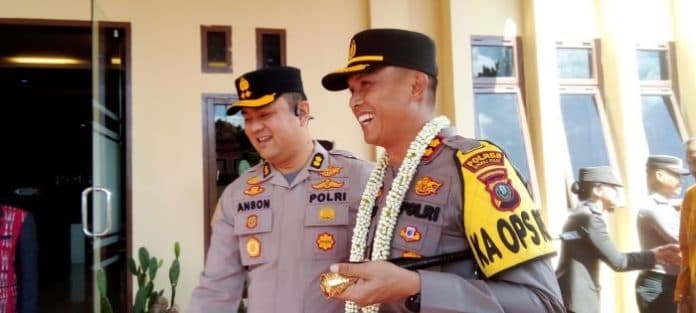 akbp_johanson_minta_anggotanya_berdedikasi_kepada_kapolres_taput_yang_baru