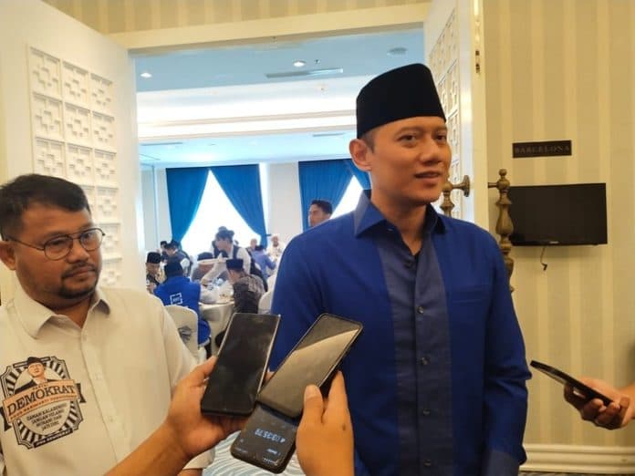 akhiri_kunjungan_di_sumut_ahy_dan_sby_silaturahmi_ke_alim_ulama