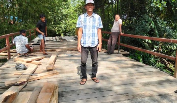 akhirnya_jembatan_kayu_di_tapteng_diperbaiki_setelah_15_tahun_rusak_parah