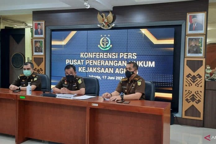akhirnya_kejagung_membawa_pulang_adelin_lis_buronan_kasus_korupsi_dan_pembalakan_liar