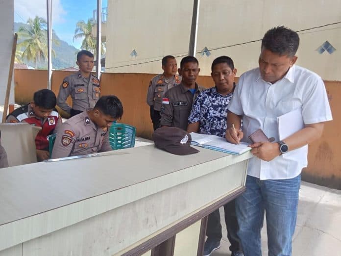 akhirnya_ketua_kpu_tapteng_hadiri_panggilan_bawaslu