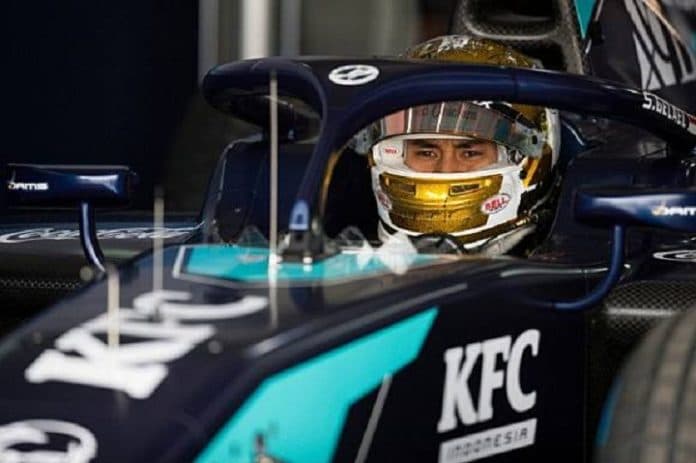 akibat_cedera_sean_gelael_akhiri_balapan_formula_2_di_sirkuit_catalunya