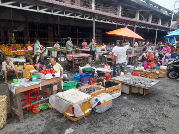 akibat_kebakaran_pedagang_pasar_horas_pilih_berjualan_di_jalan_merdeka