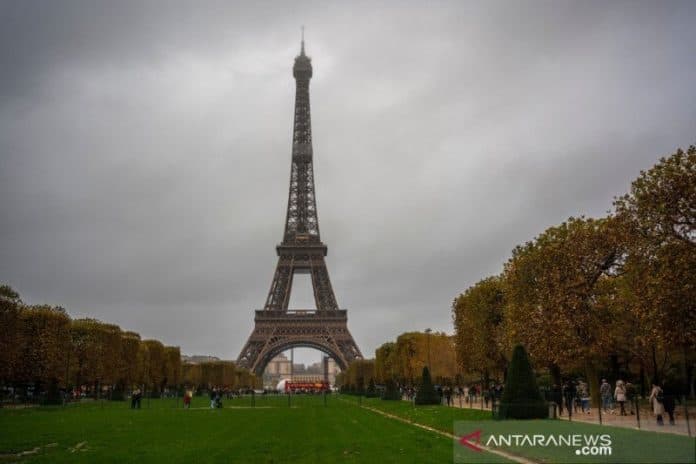 akibat_sampah_menumpuk_menteri_kritik_wali_kota_di_paris