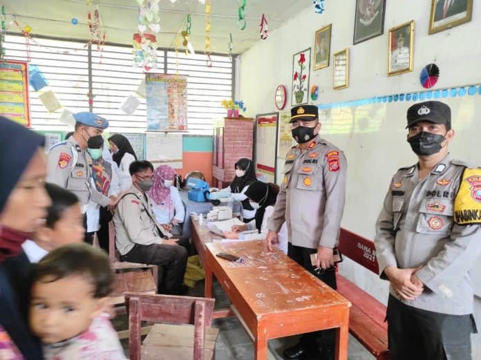 akselerasi_dan_percepatan_vaksinasi_polres_batu_bara_giatkan_monitoring