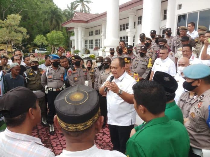 akses_jalan_diputus_perusahaan_warga_dua_desa_ngadu_ke_bupati_asahan