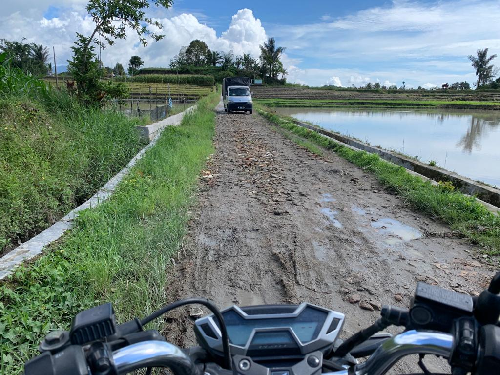 akses_jalan_nagori_simpang_raya_rusak_dan_butuh_perbaikan
