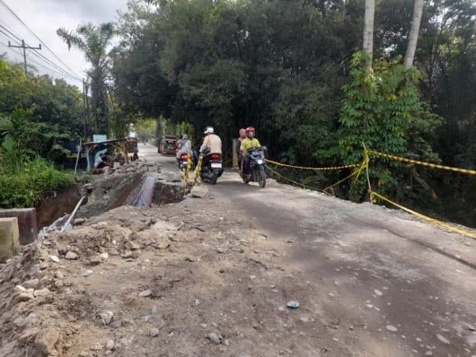 akses_jalan_terputus_di_simalungun_segera_dibangun_bronjong