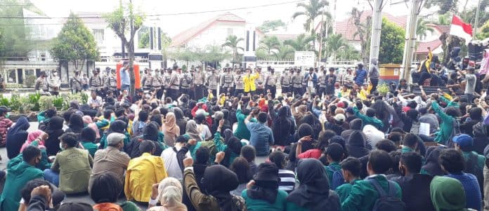 aksi_damai_gerilyawan_19_diduga_penyusup_diamankan_polres_siantar