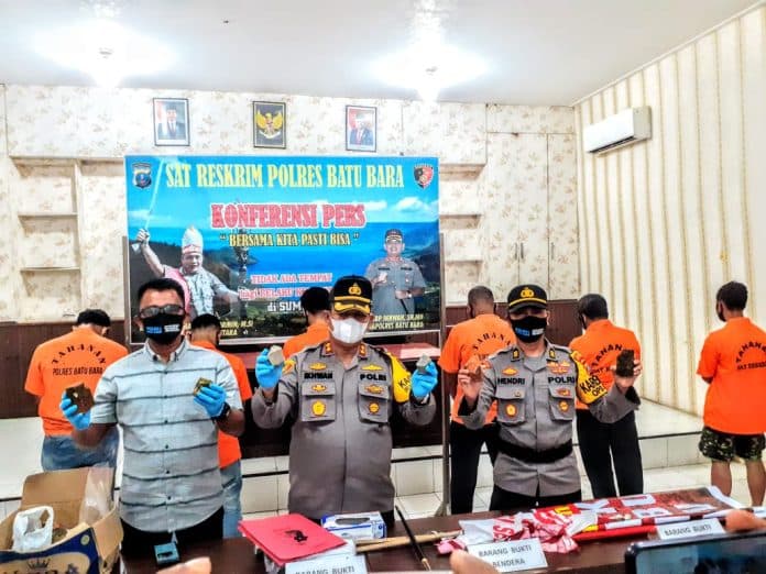 aksi_demo_ricuh_polres_batu_bara_tetapkan_9_tersangka