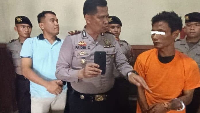 aksi_heroik_personel_polsek_patumbak_tabrak_penjambret_hp_anak_kos