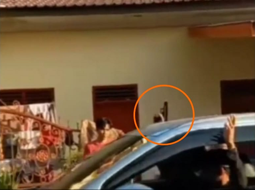 aksi_koboi_letuskan_senpi_saat_pelantikan_kades_di_percut_viral_di_medsos