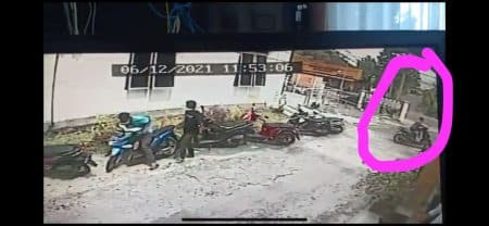 aksi_pelaku_curanmor_di_kantor_dpm_ptsp_siantar_terekam_cctv