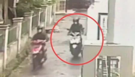 aksi_pencurian_sepeda_motor_di_jalan_murni_terekam_kamera_cctv