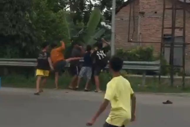 aksi_pengeroyokan_pelajar_di_siantar_beredar_di_sosmed