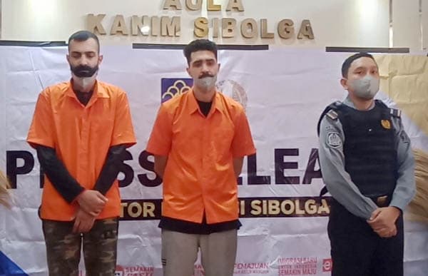 aksi_penipuannya_viral_di_tiktok_2_wna_asal_iran_ditahan_imigrasi_sibolga