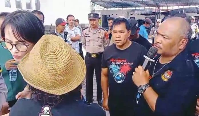 aksi_solidaritas_kematian_rico_pasaribu_wartawan_karo_geruduk_kantor_dprd