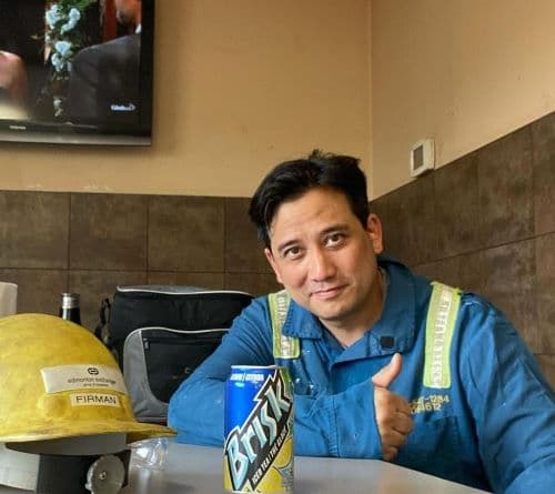 aktor_tengku_firmansyah_jadi_tukang_las_di_kanada