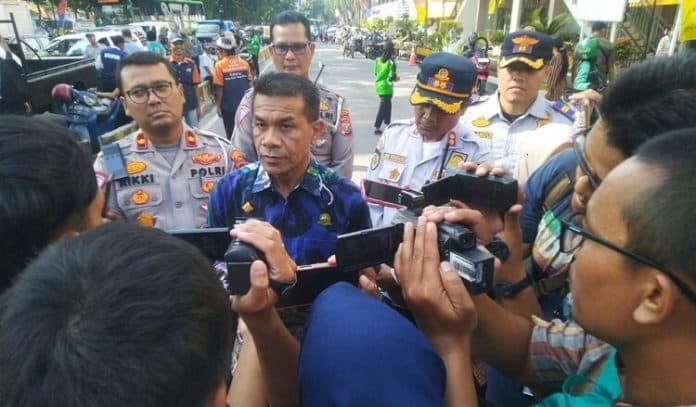 alat_berat_belum_turun_sepenuhnya_nanti_malam_dishub_medan_hanya_tutup_jalan_gaharu