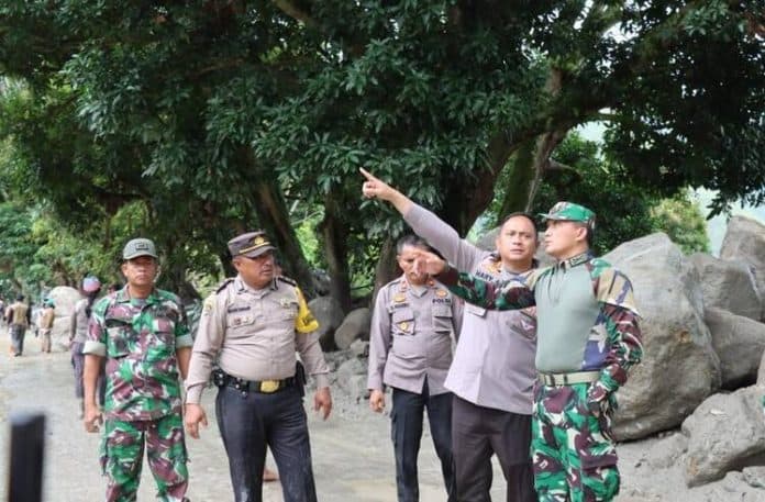 alat_berat_dikerahkan_pencarian_korban_hilang_bencana_alam_di_humbahas_tetap_berlanjut