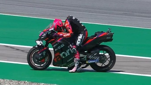 aleix_espargaro_menangis_kehilangan_podium_di_motogp_catalunya_spanyol