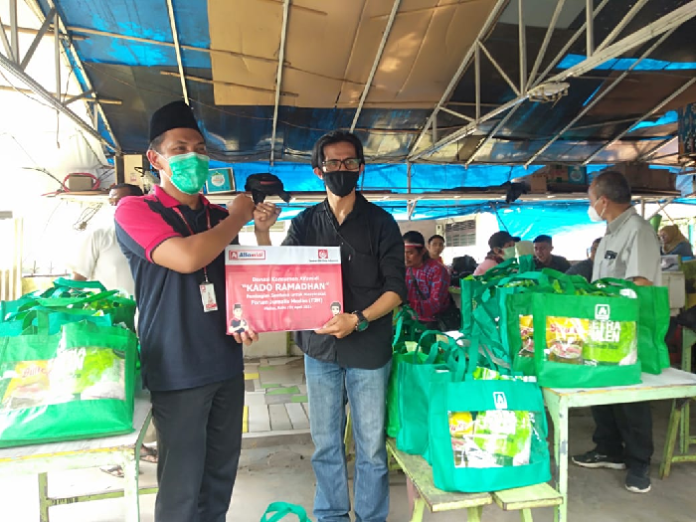 alfamidi_cabang_medan_salurkan_bantuan_ke_fjm