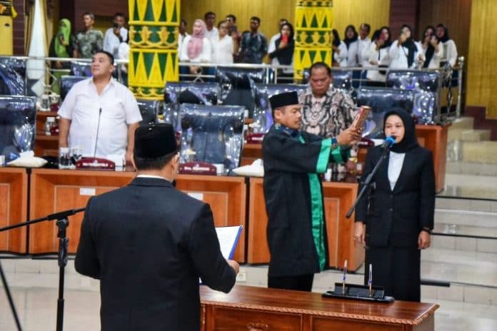 alfi_syahra_dilantik_jadi_anggota_dprd_deli_serdang_paw