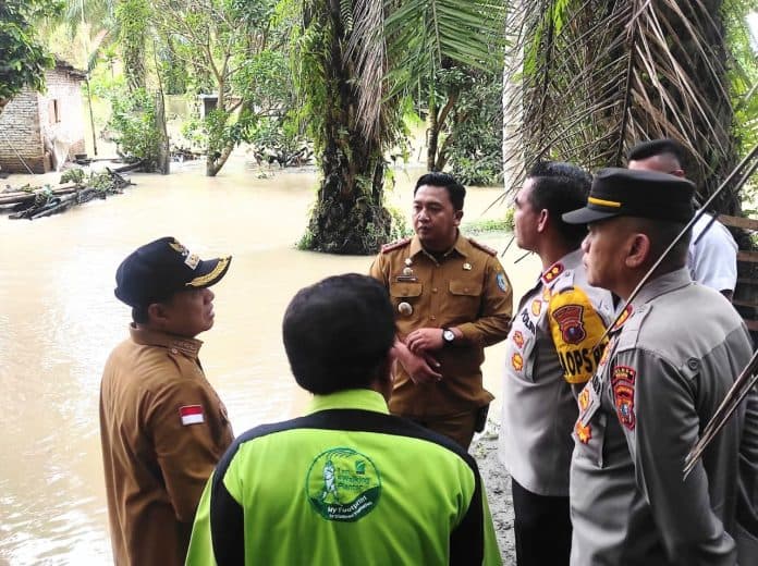aliran_sungai_dibendung_5_rumah_terendam_banjir_di_lima_puluh_kota_batu_bara
