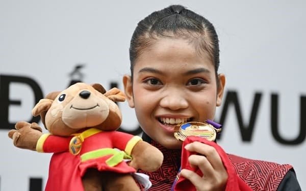 alisya_persembahkan_emas_pertama_wushu_untuk_indonesia