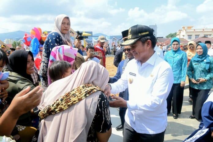 alun_alun_kota_padangsidimpuan_resmi_dibuka_tumbuhkan_perekonomian