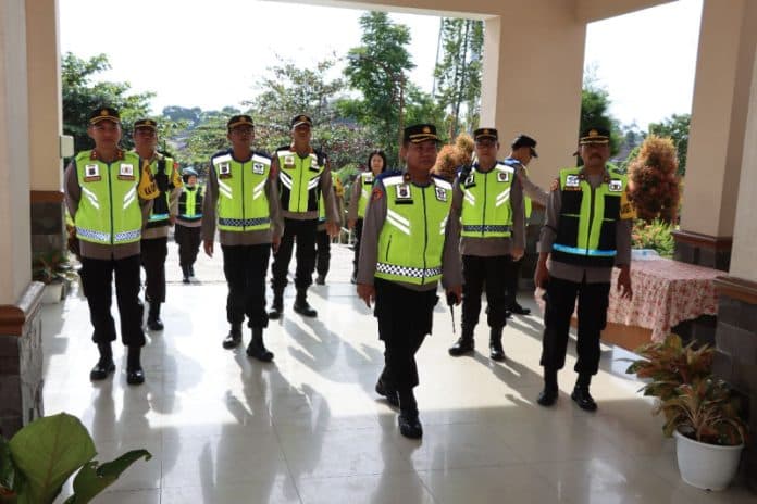 amankan_ibadah_awal_tahun_kapolres_dan_jajaran_kunjungi_gereja_gereja_di_siantar