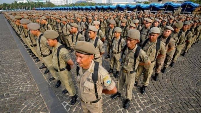 amankan_libur_tahun_baru_personel_satpol_pp_ditempatkan_di_lokasi_wisata_parapat