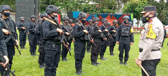 amankan_ops_lilin_200_personil_brimob_poldasu_bko_ke_metro_jaya