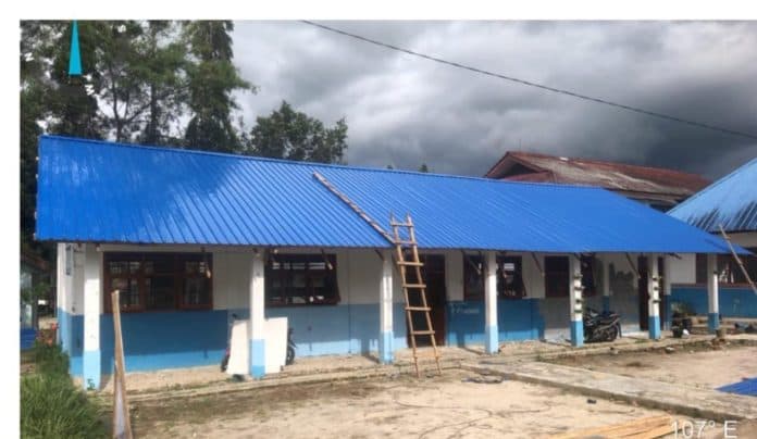 ambruk_tertimpa_pohon_kini_smpn_4_balige_punya_gedung_baru