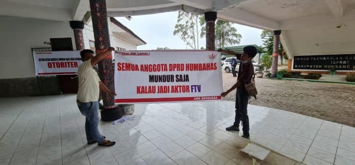 amk_sebut_anggota_dprd_humbahas_kehilangan_moral
